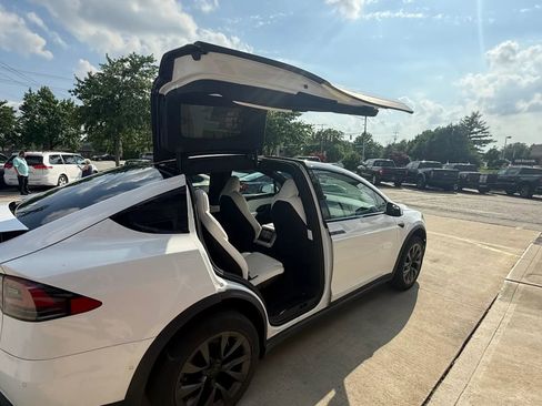 Used 2022 Tesla Model X AWD/4WD image 15