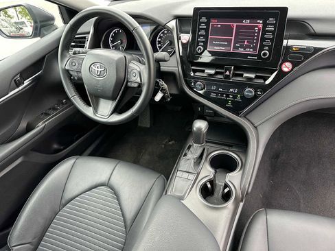 Used 2024 Toyota Camry SE image 11