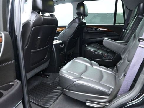 Used 2016 Cadillac Escalade Luxury image 10