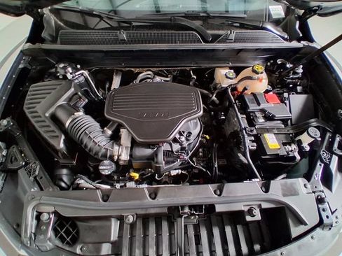 Certified 2022 GMC Acadia AT4 w/ Technology Package AWD/4WD image 18