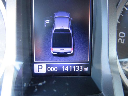 Used 2016 Toyota Tacoma SR5 w/ Towing Package image 10