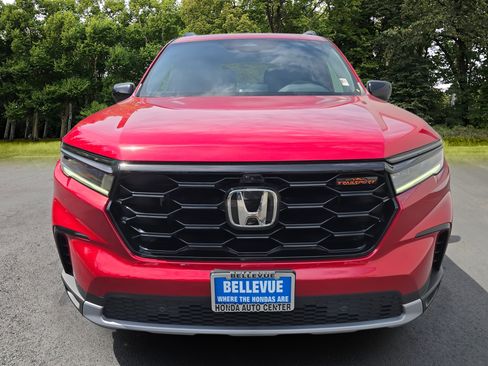 Used 2025 Honda Pilot TrailSport image 8