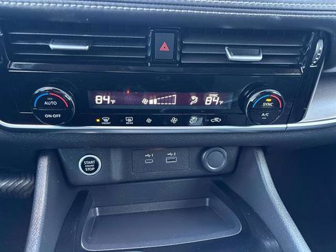 Used 2022 Nissan Rogue SV image 26