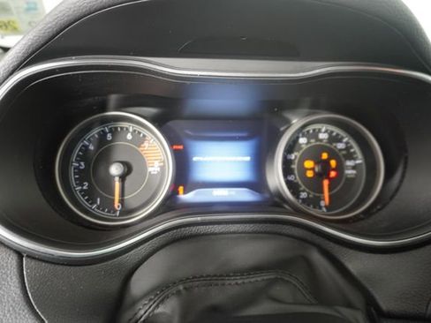 Used 2019 Jeep Cherokee Trailhawk w/ Comfort/Convenience Group AWD/4WD image 24