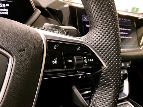 Used 2024 Audi e-tron GT Premium Plus image 24