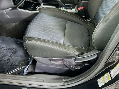 Used 2018 Mitsubishi Outlander ES image 24