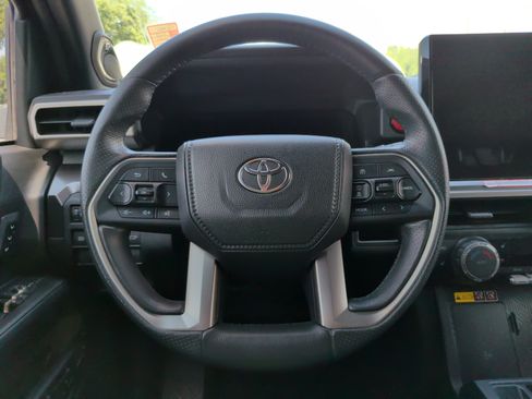Used 2025 Toyota 4Runner TRD Off-Road Premium AWD/4WD image 23