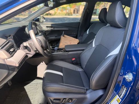 Used 2026 Toyota Camry SE w/ Convenience Package FWD image 5