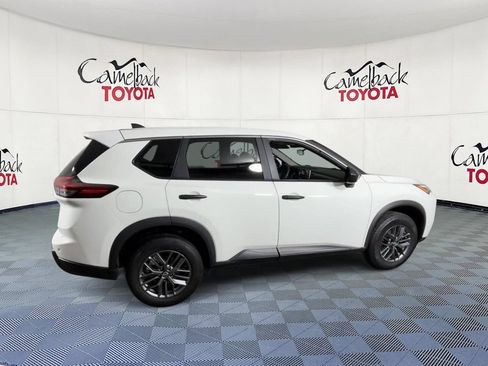 Used 2024 Nissan Rogue S AWD/4WD image 3