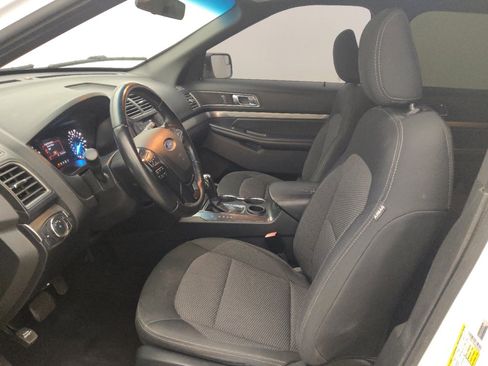Used 2019 Ford Explorer XLT image 17