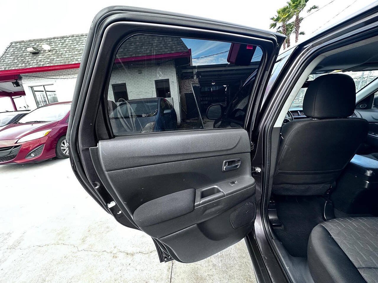 Used 2020 Mitsubishi Outlander Sport ES FWD image 12