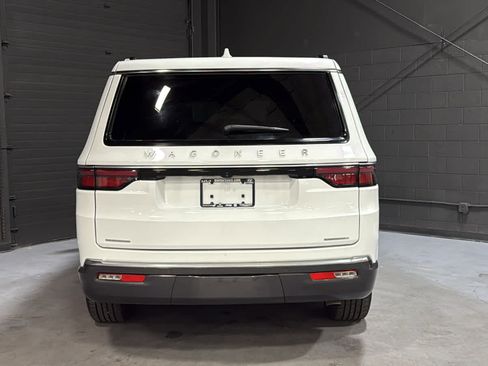 Used 2022 Jeep Wagoneer Series III w/ Rear Seat Video Group 1 AWD/4WD image 6