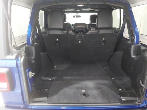 Used 2018 Jeep Wrangler Unlimited Sahara w/ Cold Weather Group AWD/4WD image 14