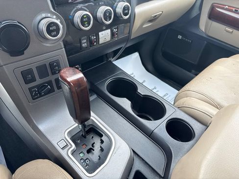 Used 2016 Toyota Sequoia Platinum RWD image 16