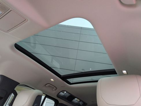 Used 2020 Land Rover Defender 110 HSE image 22