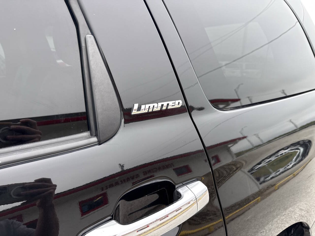 Used 2017 Toyota Sequoia Limited w/ Safety & Convenience Package AWD/4WD image 14