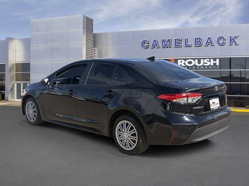 Used 2023 Toyota Corolla LE FWD image 4