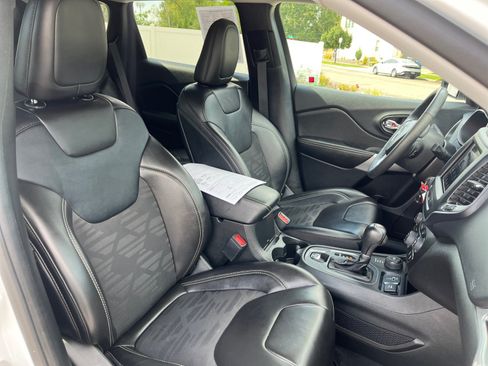 Used 2022 Jeep Cherokee Latitude AWD/4WD image 19