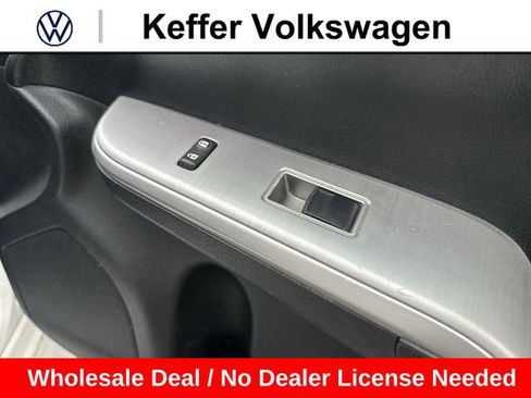Used 2012 Toyota Camry SE w/ Leather Pkg FWD image 33