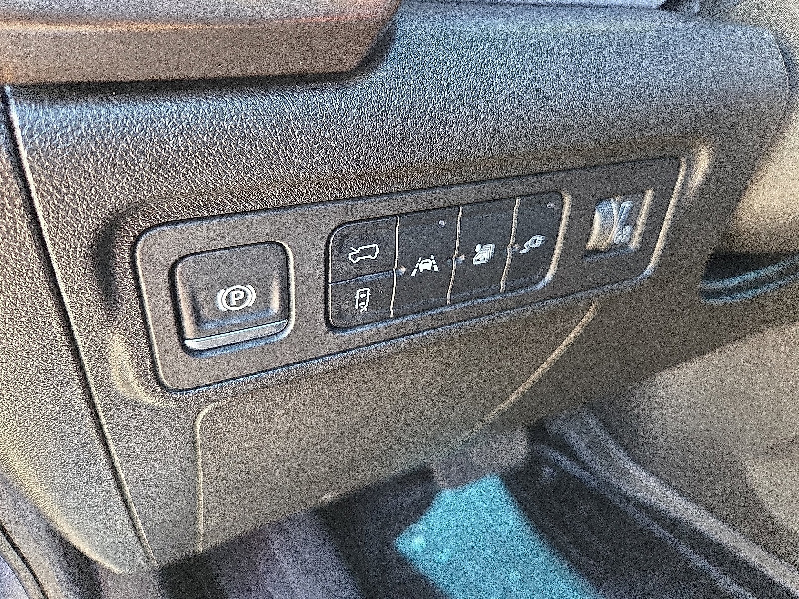 Used 2024 GMC Hummer EV 3X w/ Omega Edition AWD/4WD image 11