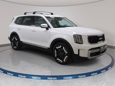 Used 2024 Kia Telluride EX w/ EX Captain's Chair Package AWD/4WD image 4
