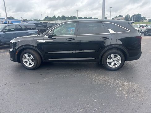 Used 2025 Kia Sorento LX FWD image 6