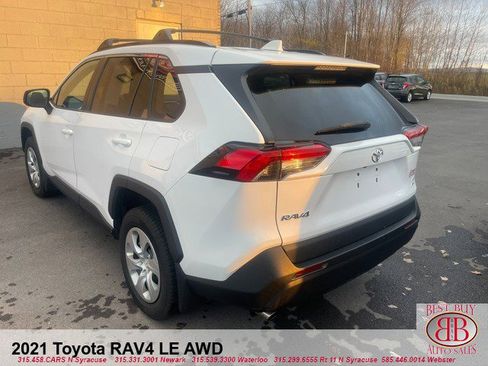 Used 2021 Toyota RAV4 LE AWD/4WD image 5