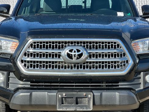 Used 2016 Toyota Tacoma TRD Off-Road w/ Towing Package AWD/4WD image 15