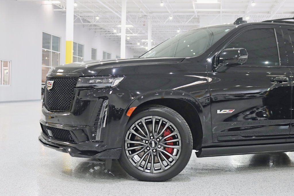 Used 2023 Cadillac Escalade V AWD/4WD image 2