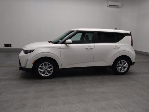 Used 2025 Kia Soul LX image 2