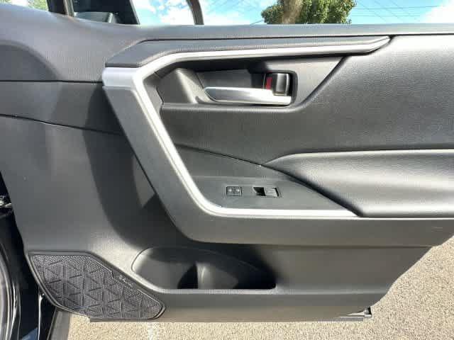 Used 2025 Toyota RAV4 XLE FWD image 20