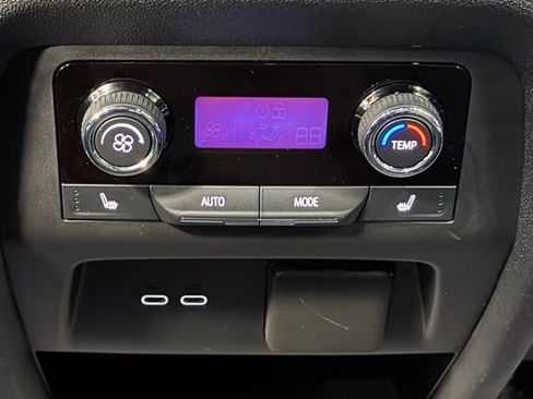 Used 2024 Chevrolet Traverse RS image 26