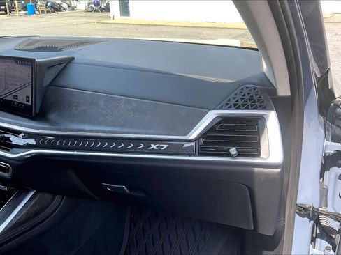 Certified 2024 BMW X7 xDrive40i w/ Premium Package image 18