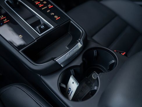 Certified 2026 Porsche Macan AWD/4WD image 16