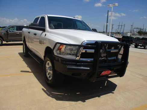Used 2018 RAM 2500 Tradesman w/ Chrome Appearance Group AWD/4WD image 4