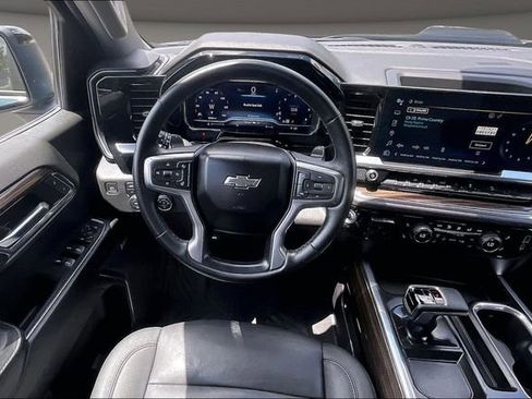 Used 2024 Chevrolet Silverado 1500 LT Trail Boss w/ Convenience Package II AWD/4WD image 5