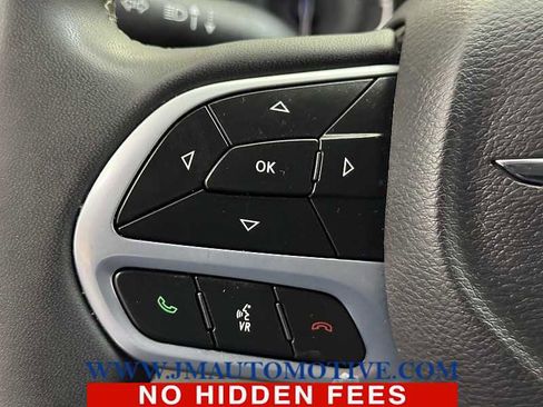 Used 2023 Chrysler Pacifica Limited image 42