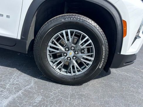 Certified 2025 Chevrolet Traverse LT image 8