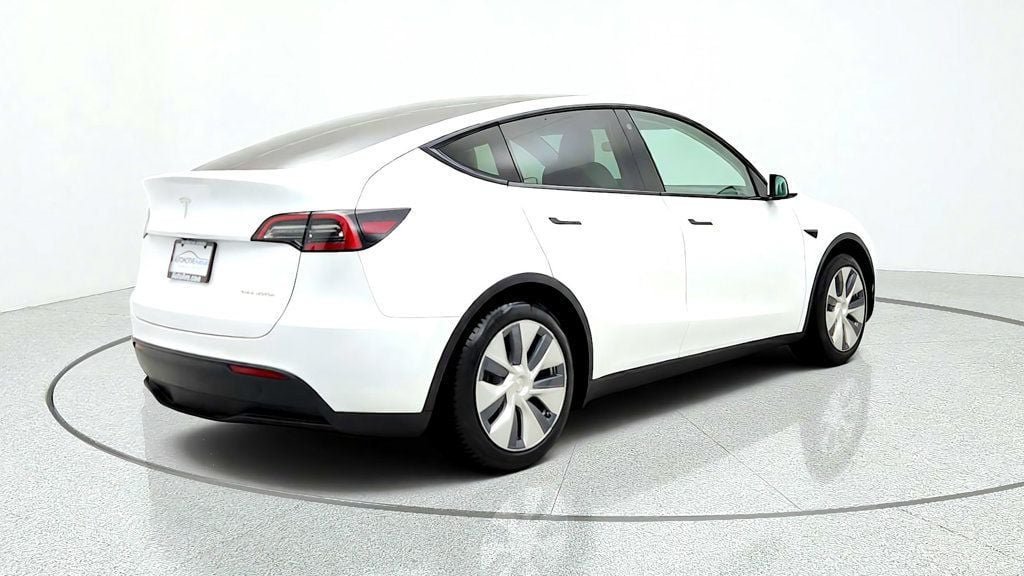 Used 2023 Tesla Model Y Long Range AWD/4WD image 5