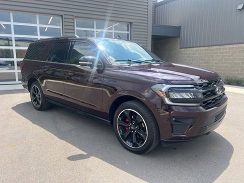Used 2023 Ford Expedition Max Limited AWD/4WD image 3