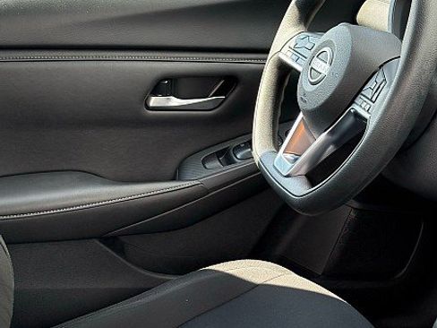 Used 2025 Nissan Sentra SV FWD image 7