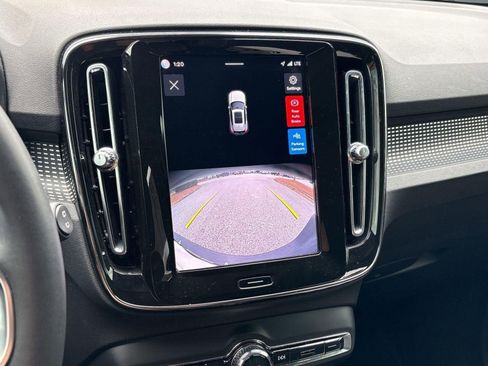 Certified 2023 Volvo XC40 B5 Plus w/ Climate Package image 21