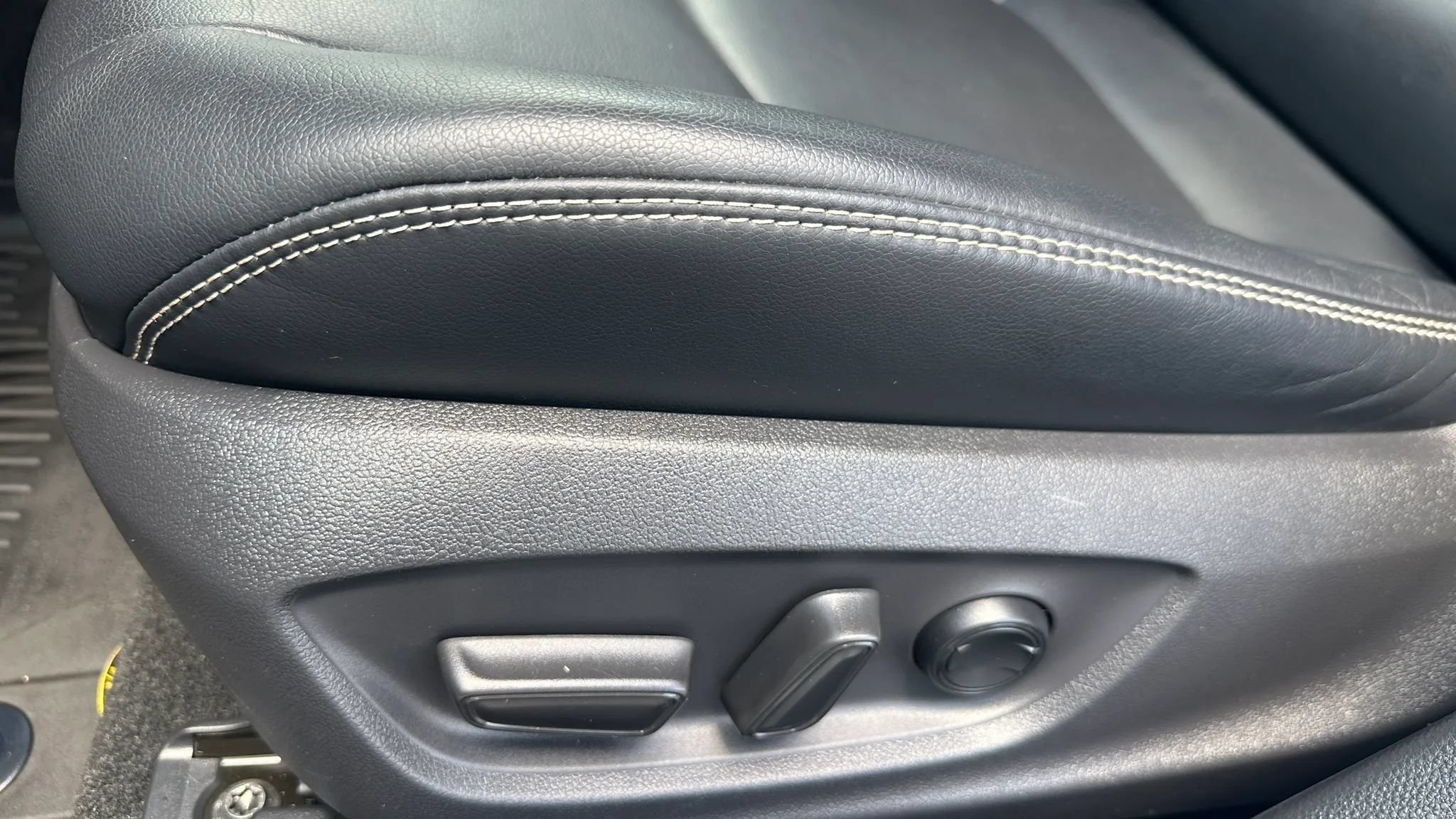 Used 2022 Toyota Corolla LE w/ Premium Interior Package FWD image 14