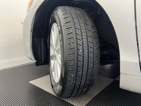 Used 2011 Toyota Camry XLE image 31