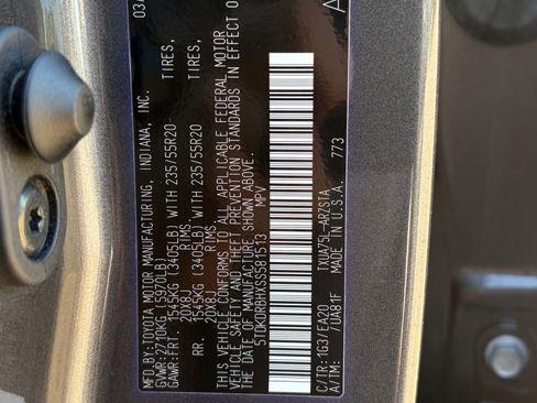 Used 2025 Toyota Highlander XSE AWD/4WD image 35