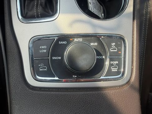 Used 2018 Jeep Grand Cherokee Overland AWD/4WD image 26