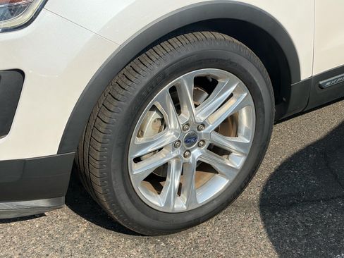 Used 2017 Ford Explorer XLT w/ Equipment Group 202A FWD image 6