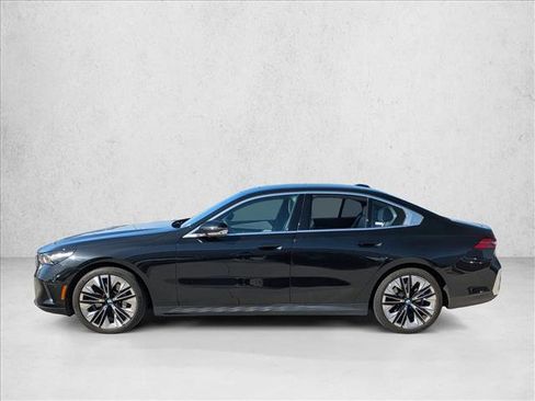 Used 2024 BMW 530i xDrive w/ Premium Package AWD/4WD image 8