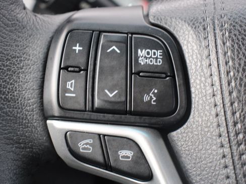 Used 2017 Toyota Sienna SE Premium image 26