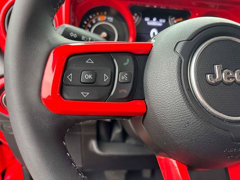 Used 2025 Jeep Wrangler Sport AWD/4WD image 16
